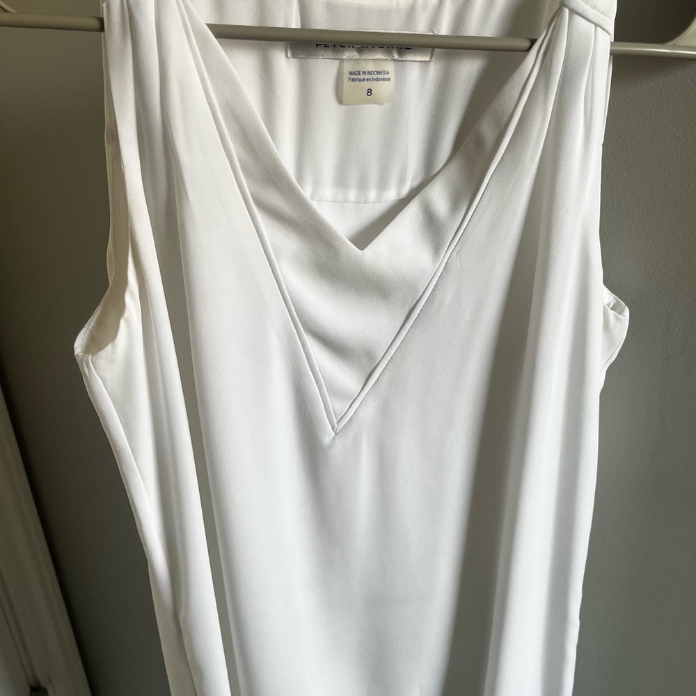 Peter Nygard White V-Neck Blouse